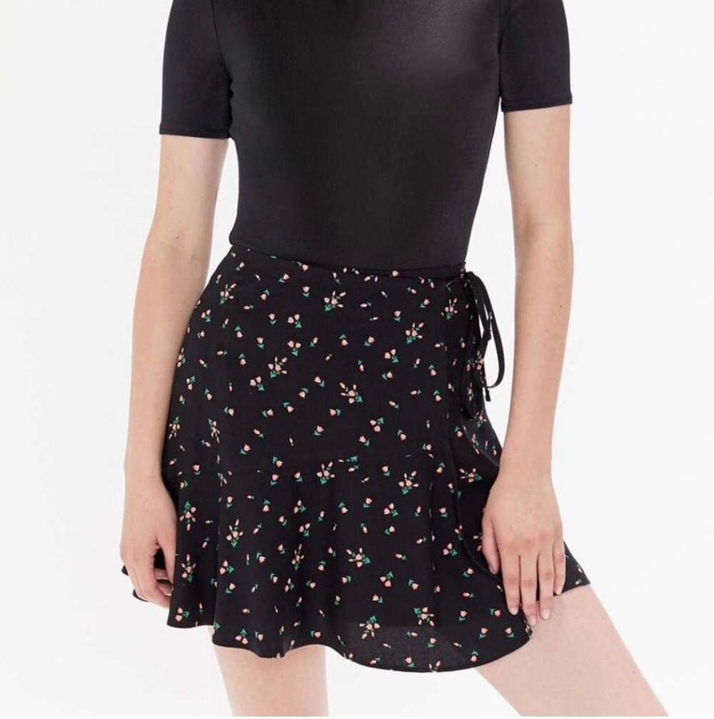 Urban Outfitters Size S Black Floral Print Ruffle Wrap Mini Skirt